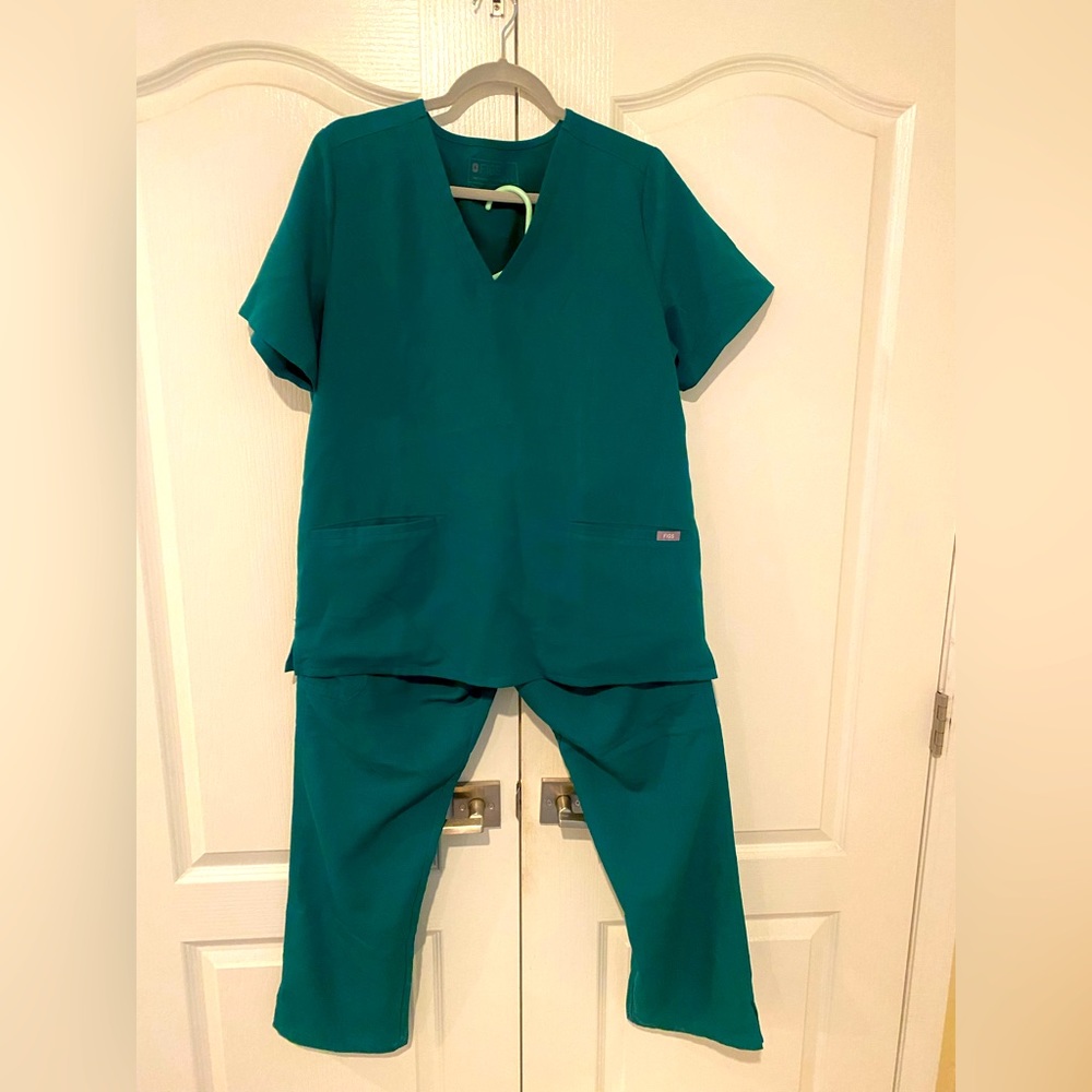 Figs hunter green women’s scrub set size large